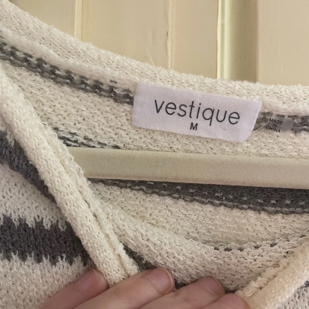 White and gray cropped sweater - Picture 5 of 8